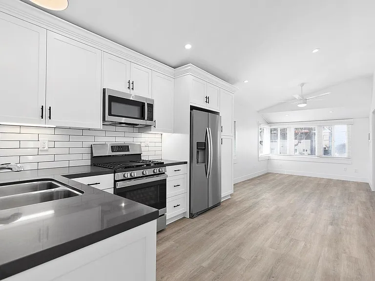 802-812 El Carmel Pl #808 — Photo 3