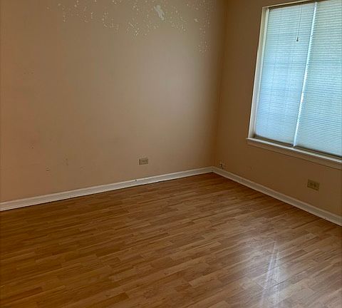 3rd image of 242 W Treehouse Ln