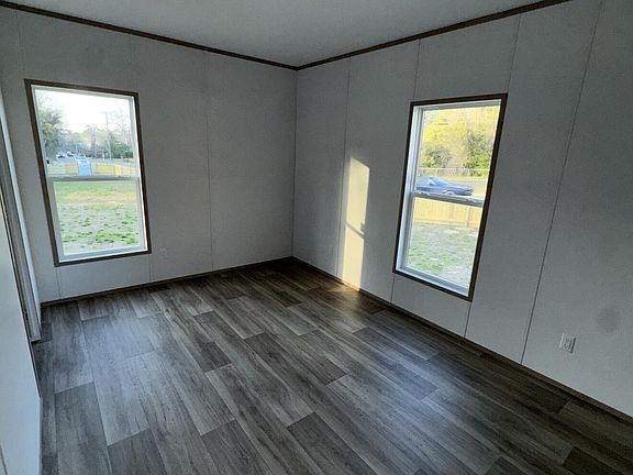 3rd image of 217 Howlandville Rd