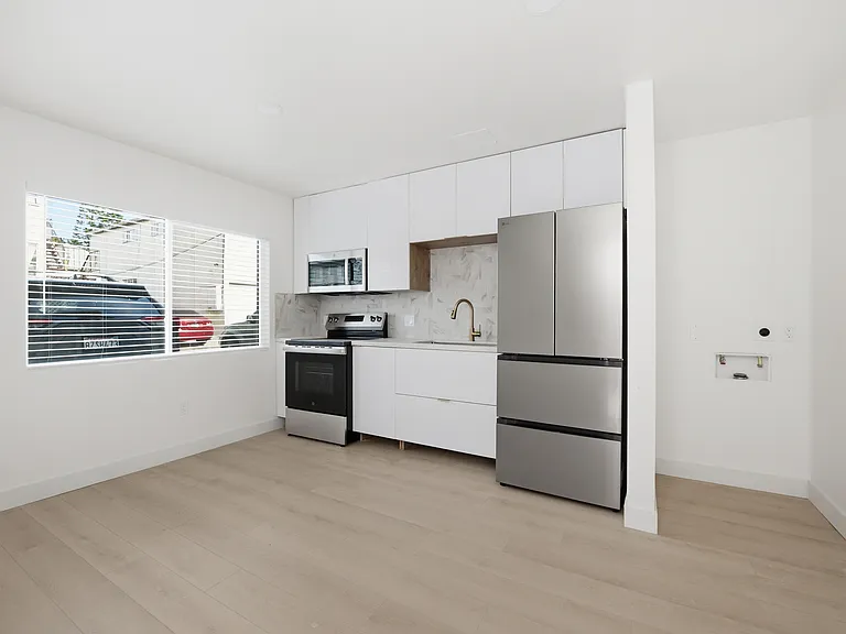 4059 Louisiana St #9 — Photo 3