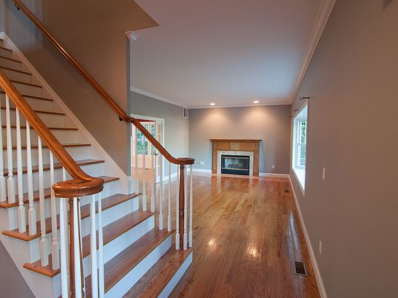 4th image of 7 Meadow Ln