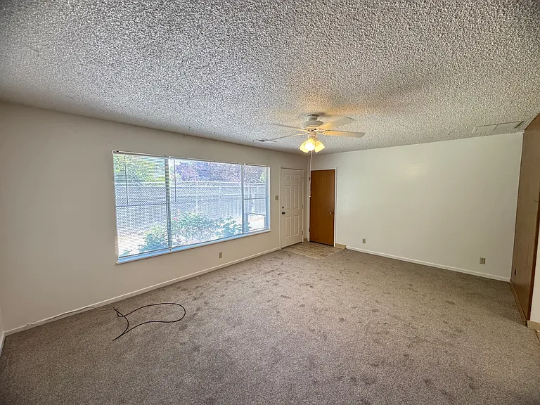 649 Marshall St #B — Photo 9