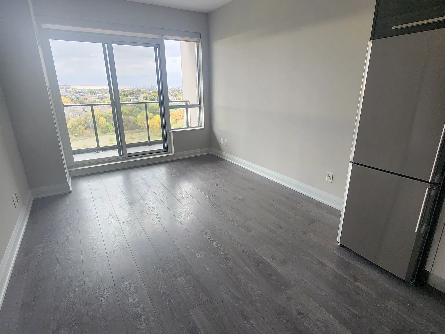 36 Park Lawn Rd — Photo 2