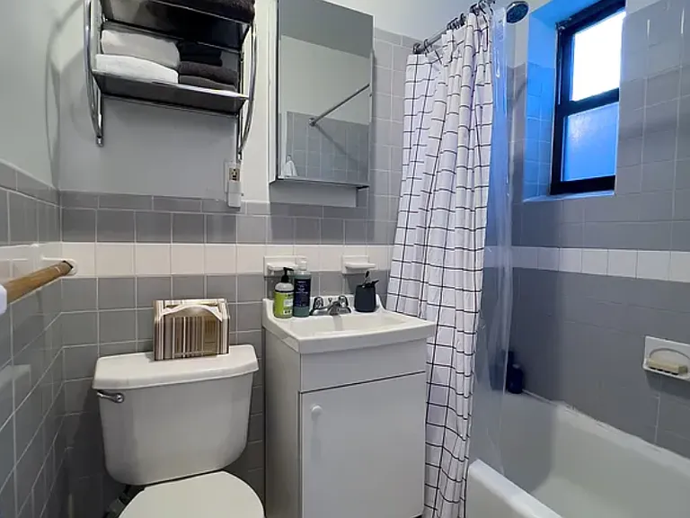 99 Perry St #5A — Photo 8