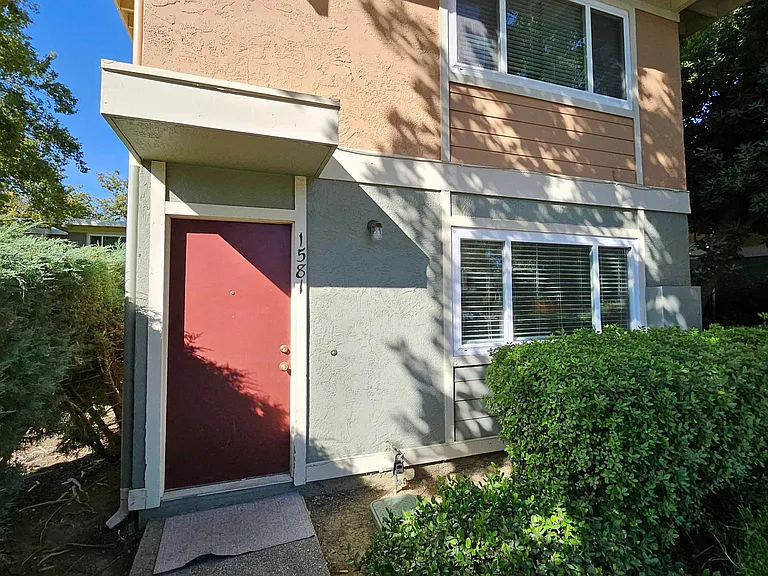 1581 Drake Dr — Photo 1