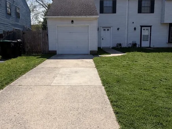 8 Hewitt Ln, Sicklerville, NJ 08081