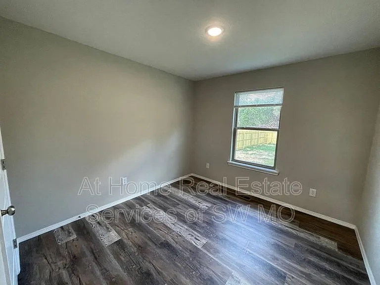353 Rabbit Run St — Photo 7