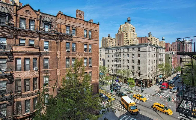 Sold by Compass | media 18