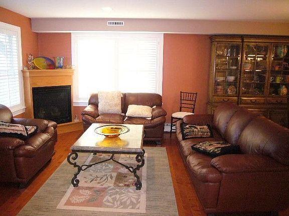 4th image of 190 E Grand Ave APT 11