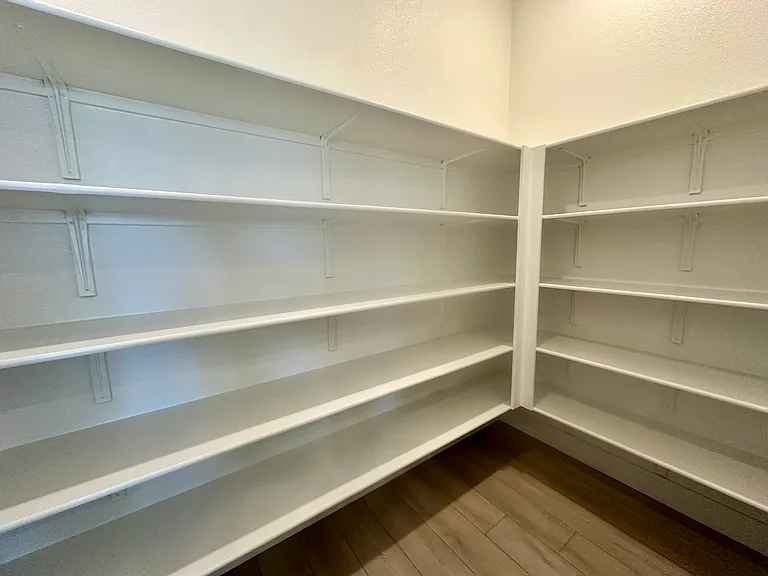 527 E Fiorino St — Photo 30