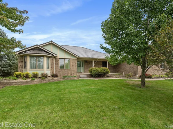 22221 McPhall Rd, Armada, MI 48005