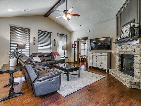 3rd image of 113 Settlers Way