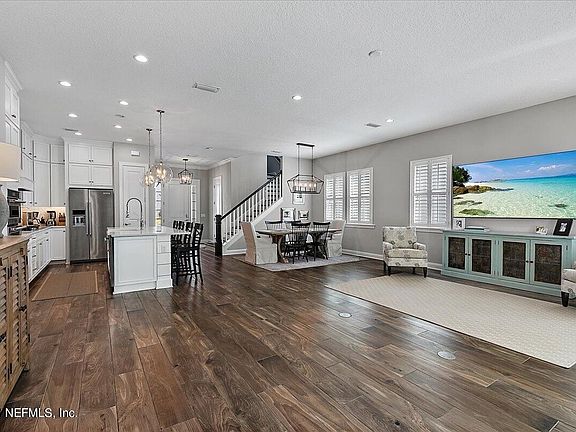5th image of 446 Parkbluff Cir