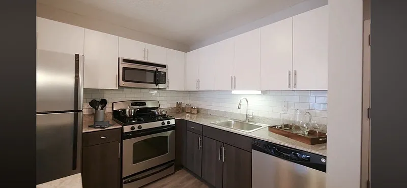 1 bed, 1.0 bath, 690 sqft, $2,360 — Photo 2