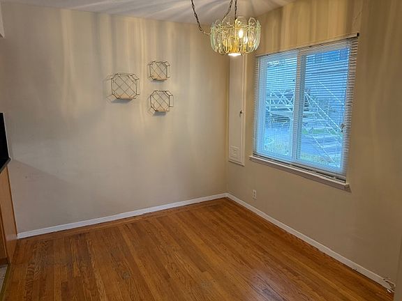 2nd image of 827 Roble Ave #1