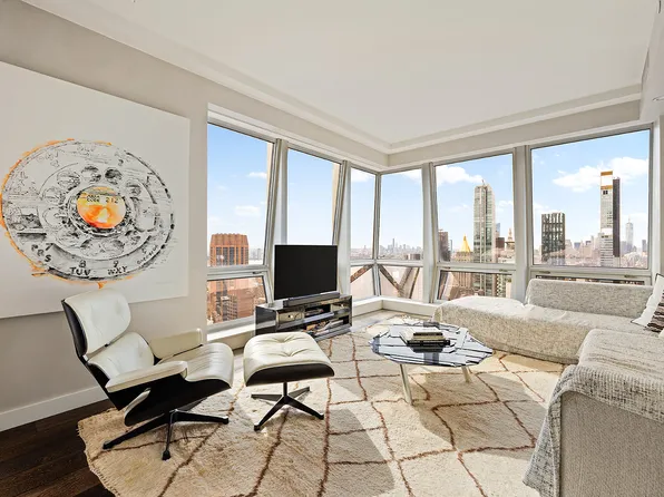 400 Fifth Avenue image 1 of 10