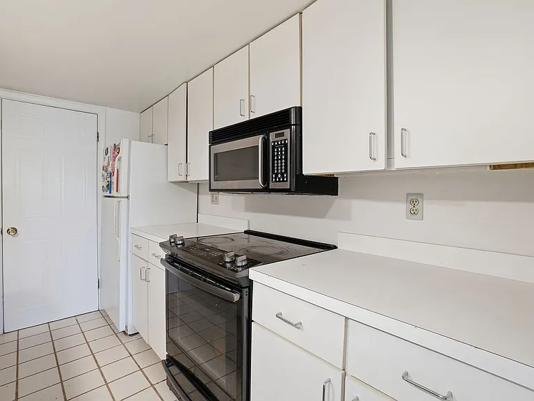 301 G St NE #32 — Photo 5