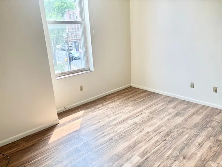 570 Miller Ave — Photo 6