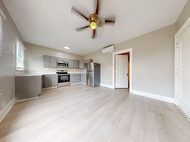 219 W Church St — Photo 5