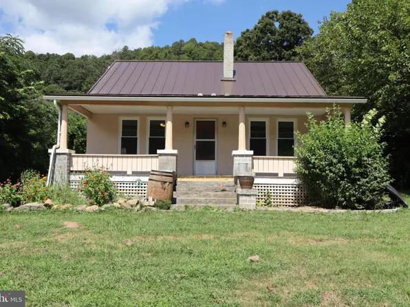 3383 Petersburg Pike, Franklin, WV 26807