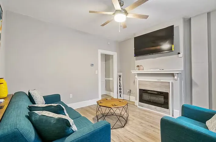 2 bed, 1.5 bath, 840 sqft, $4,000 — Photo 4