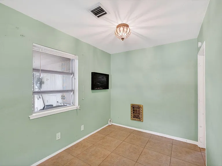 841 SW 18th Ct — Photo 20