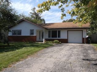 108 Longmeadow Dr, Lindenhurst, IL 60046