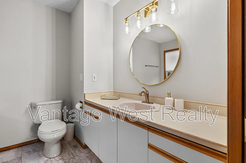 5 bed, 3.0 bath, $4,500 — Photo 2