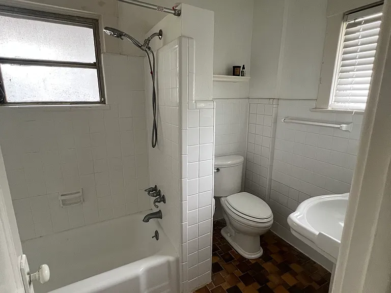 3204 Oak St — Photo 14