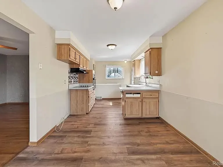 15226 Everly St — Photo 20