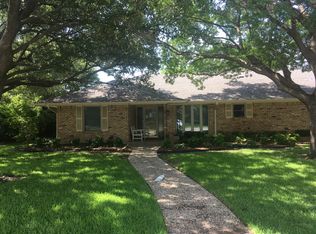 1806 Crest View Dr, Carrollton, TX 75006