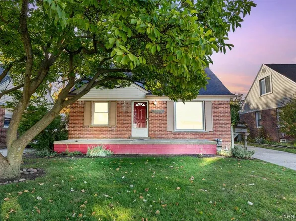 33561 Forest St, Wayne, MI 48184