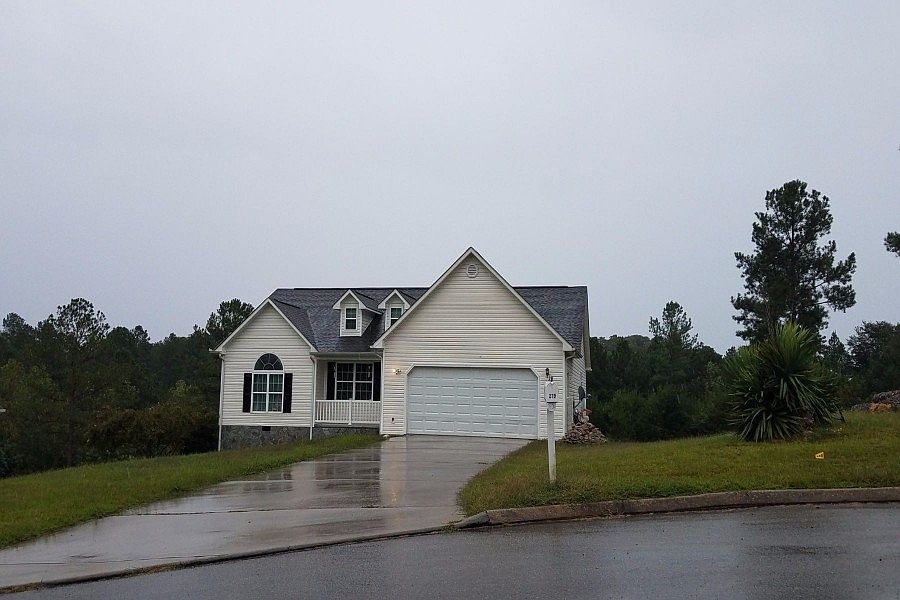 2nd image of 279 Clara Ln