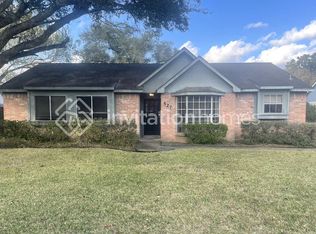 527 Shealy St, Webster, TX 77598