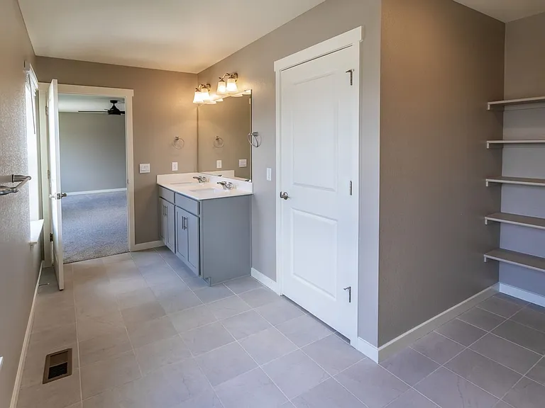 1464 Vantage Pkwy — Photo 41