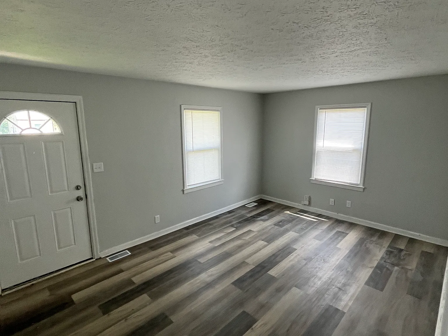 2 bed, 700 sqft, $995 — Photo 3
