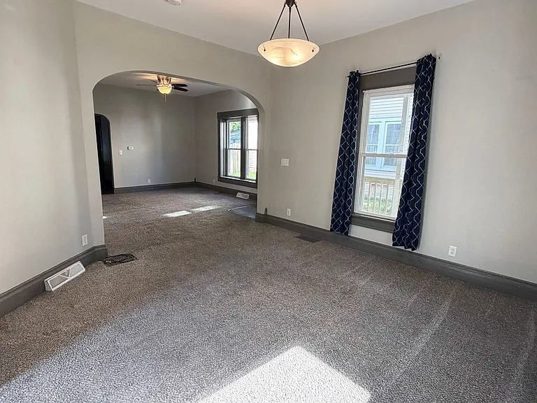 913 W Montgomery St — Photo 5