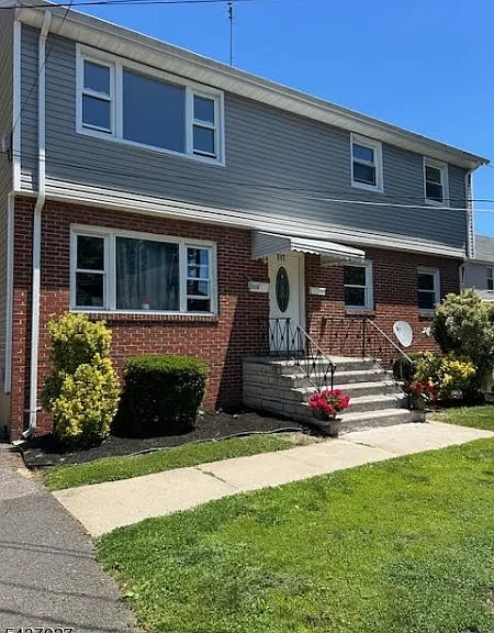 312 Brook St — Photo 1