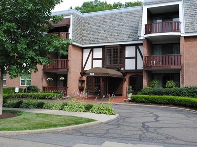 505 Grove St APT 32, Sewickley, PA, 15143