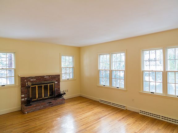 Living room hardwood, FP