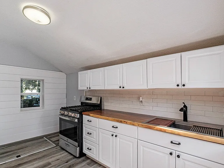 706 Alpine Ave NW — Photo 6