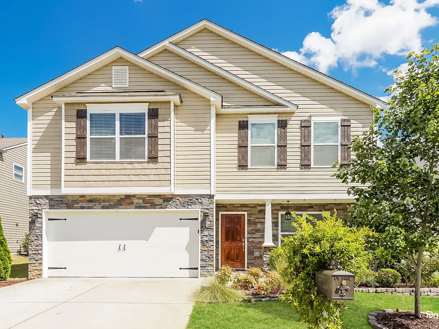 4 bed, 2.5 bath, 2231 sqft, $2,395 — Photo 1