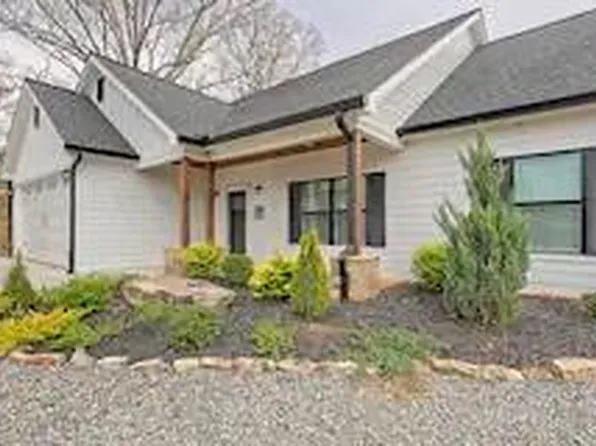 413 Sneaking Creek Dr, Hayesville, NC 28904