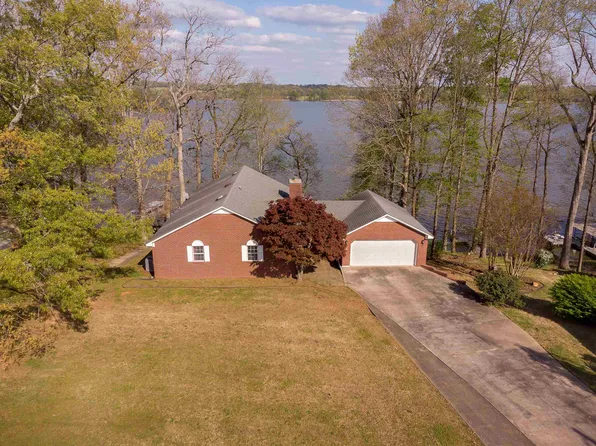 620 Point Rd, Muscle Shoals, AL 35661