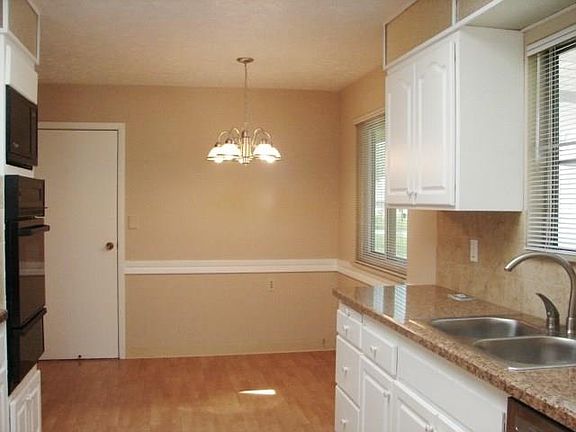 3rd image of 446 Audrey Dr