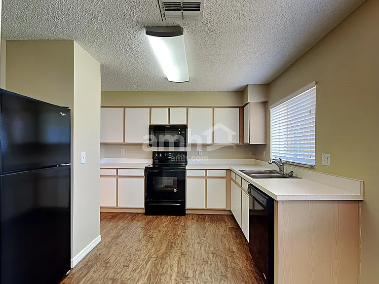 422 Abigail Rd — Photo 3