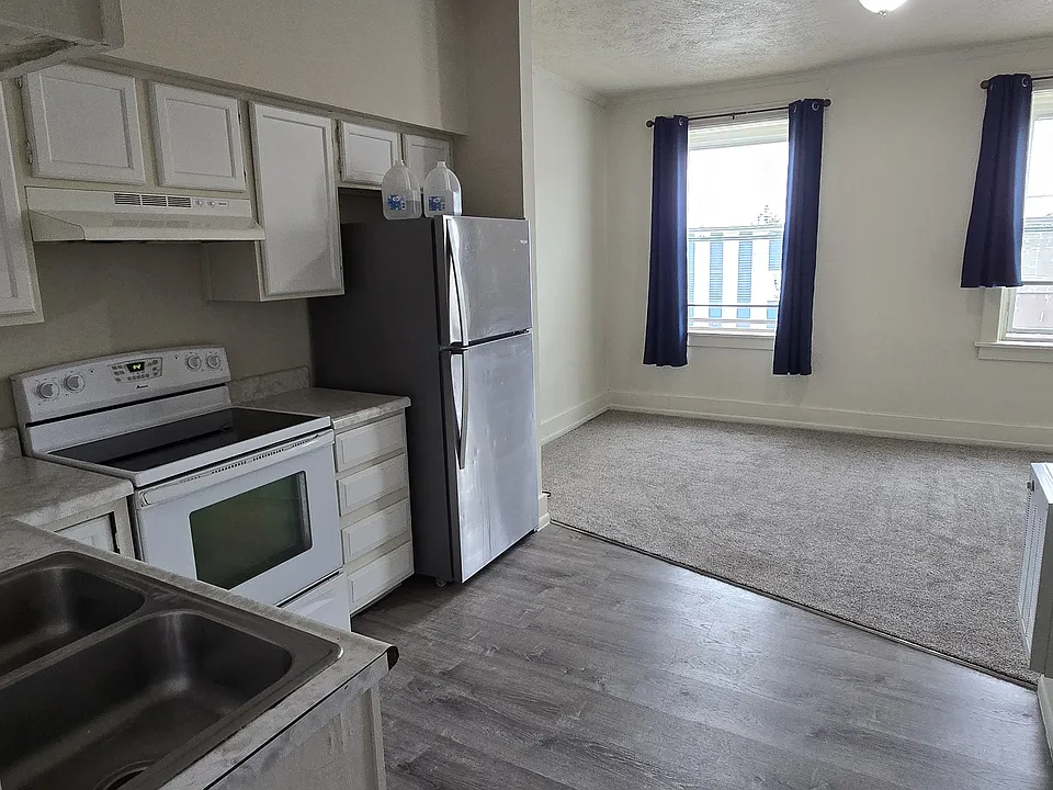 313 E 7th St #1