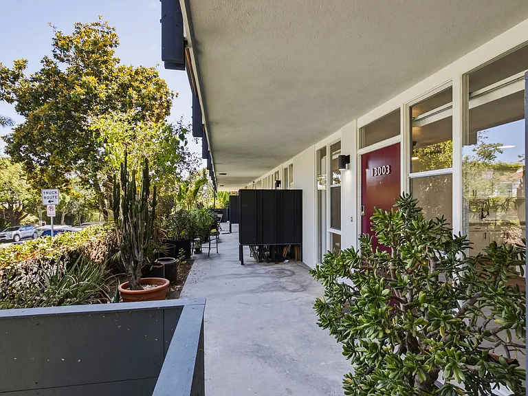 Montana Avenue Residences — Photo 23