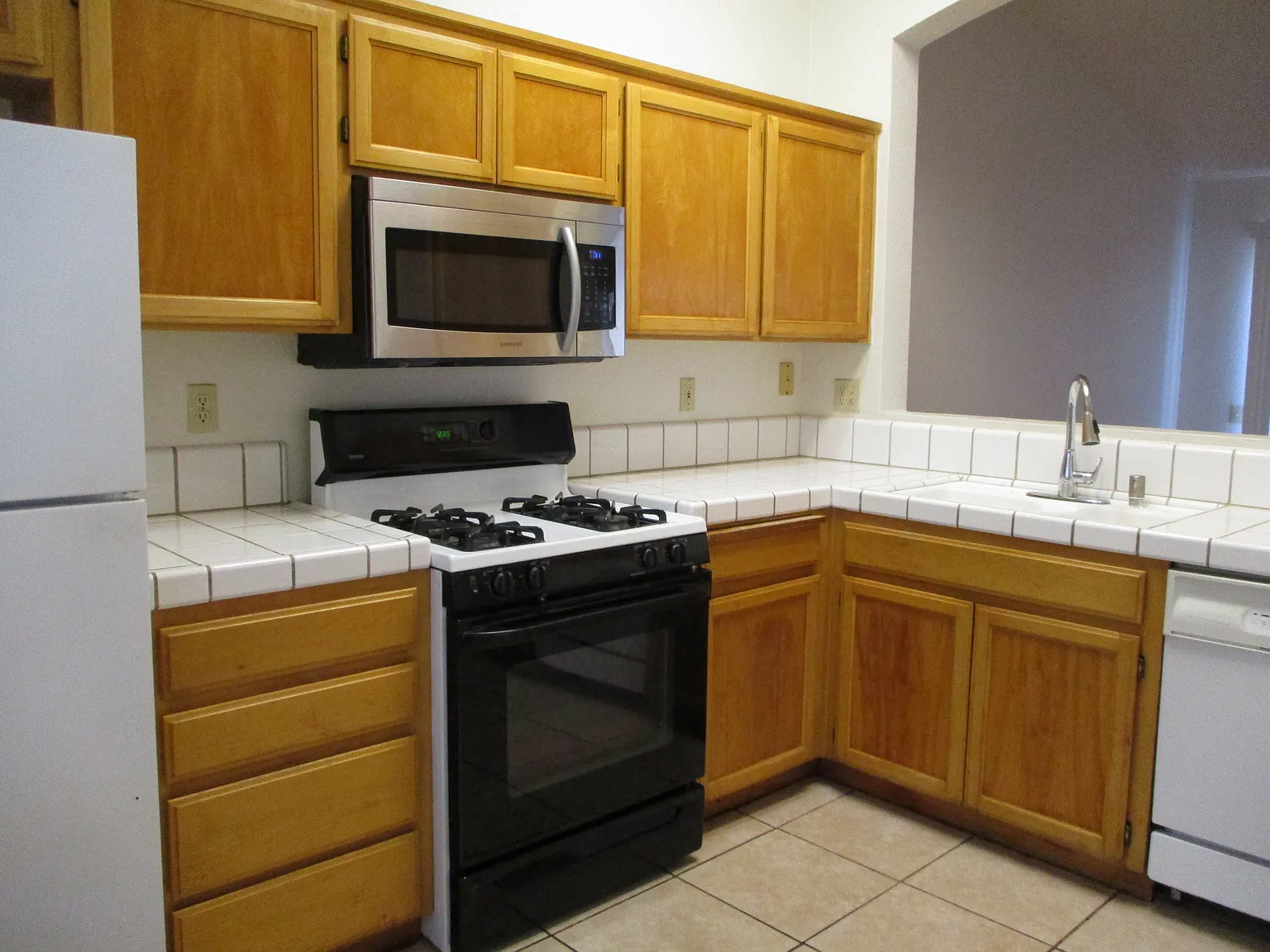 3 bed, 1085 sqft, $1,900 — Photo 4