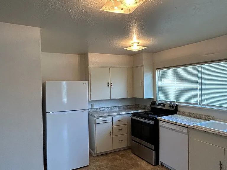 203 SW 6th Ave — Photo 3